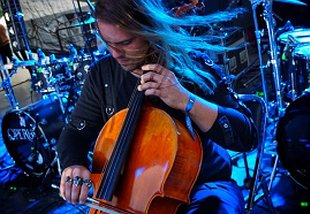 Neighbour Note Guitar & Cello Teacher Perform at Wacken 2018