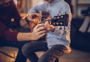 Top Reasons to Take Guitar Lessons with Neighbour Note