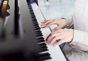 How Much Do Piano Lessons Cost in Toronto? A Clear Guide for Parents and Adults